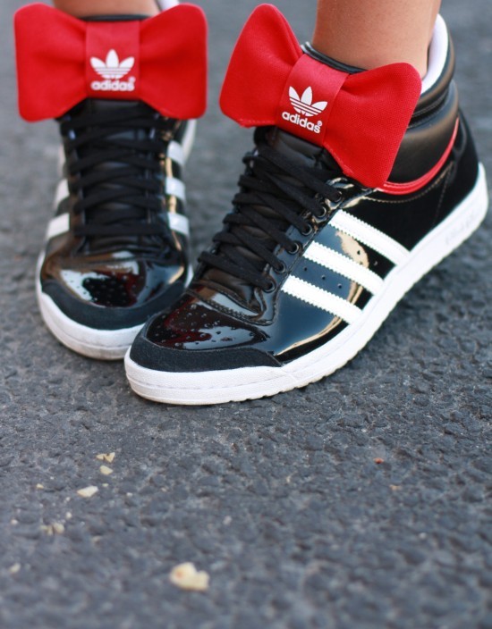 basket adidas avec un noeud basket adidas avec un noeud