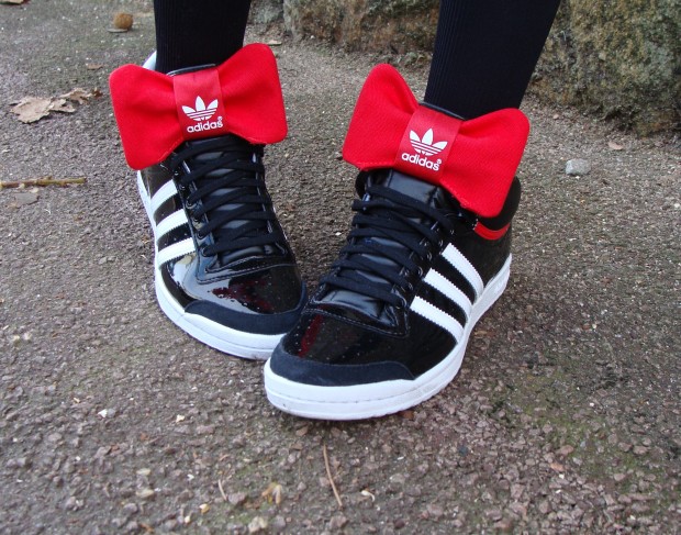 basket adidas avec un noeud basket adidas avec un noeud