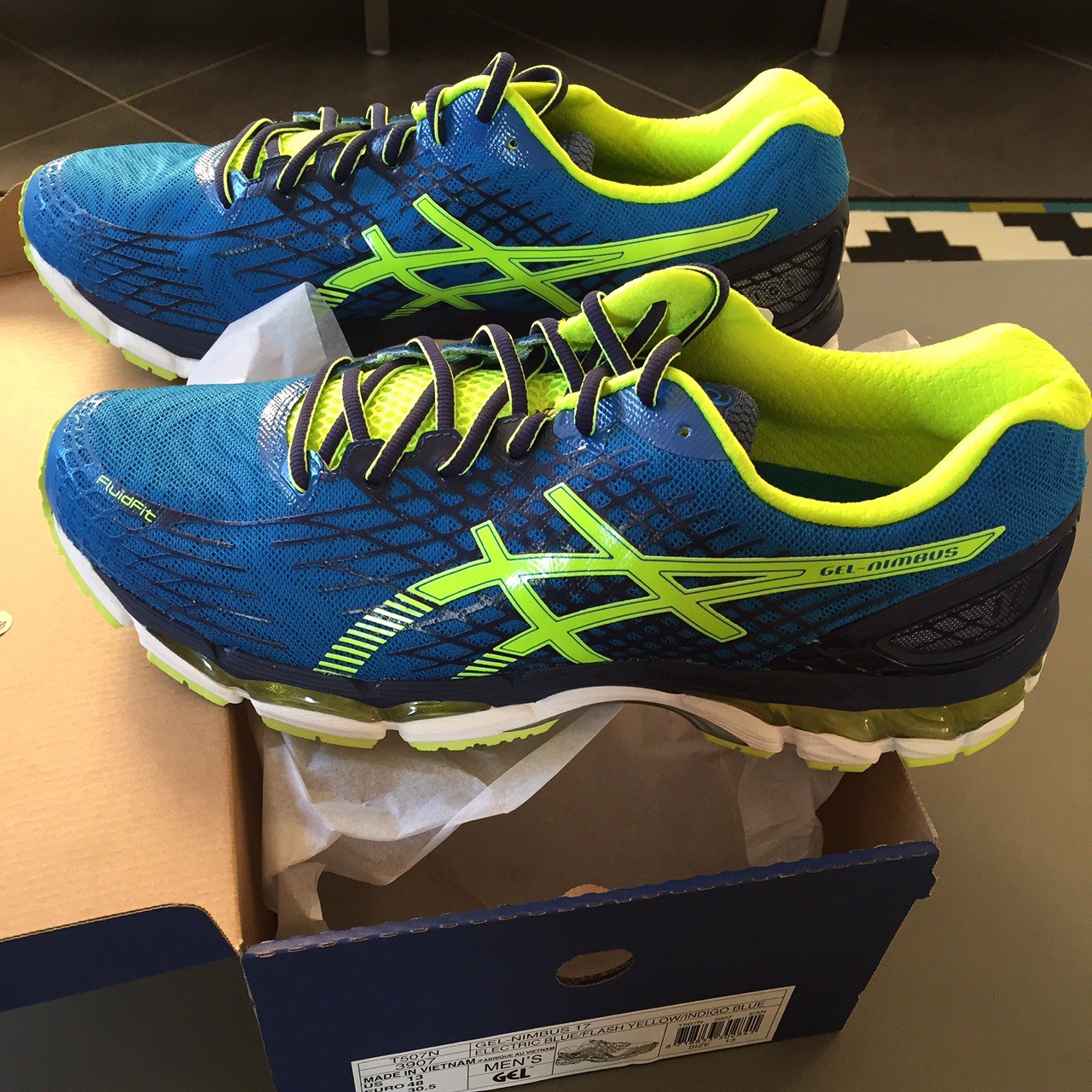 basket asics bleu et jaune