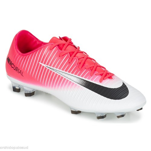 chaussure de foot nike rose